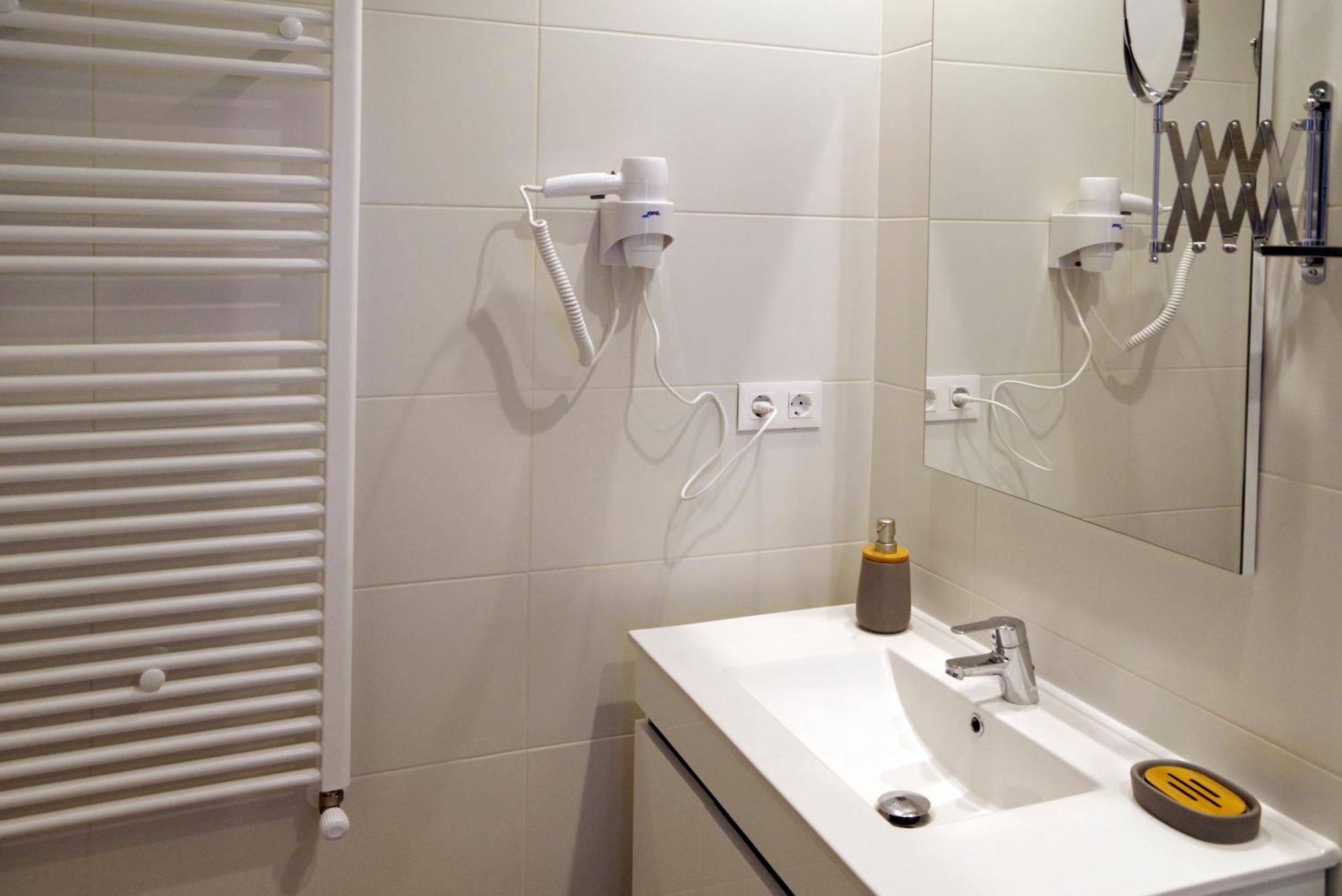 Ávila Vallespin 43 Parking, Wifi מראה חיצוני תמונה